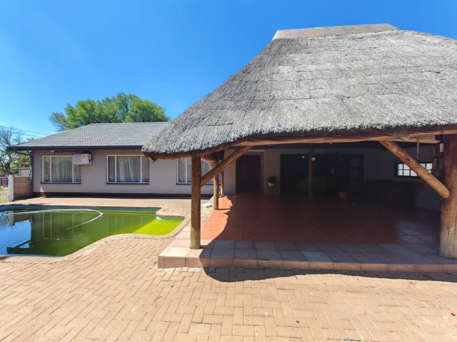 5 Bedroom Property for Sale in Pellissier Free State